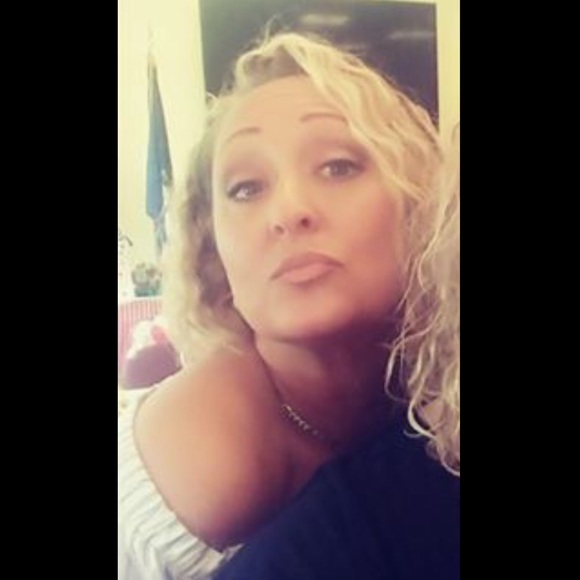 ヾ( ͝° ͜ʖ͡°)Hi I’m Christa - Picture 1 of 6